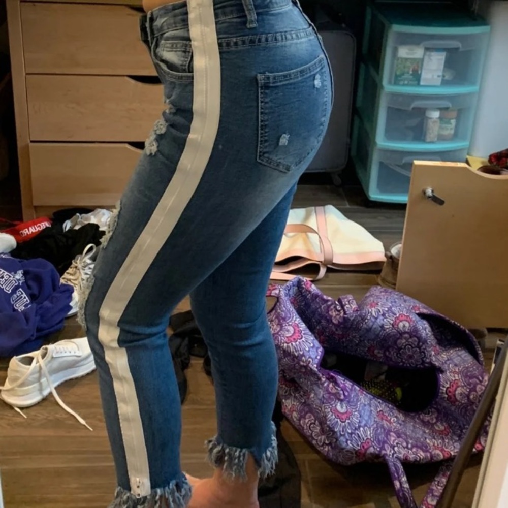 trendy jeans